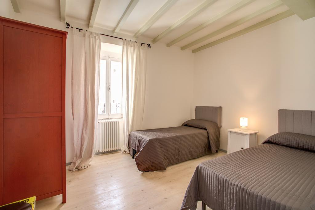 Apartment Three Bedroom Campo Dei Fiori